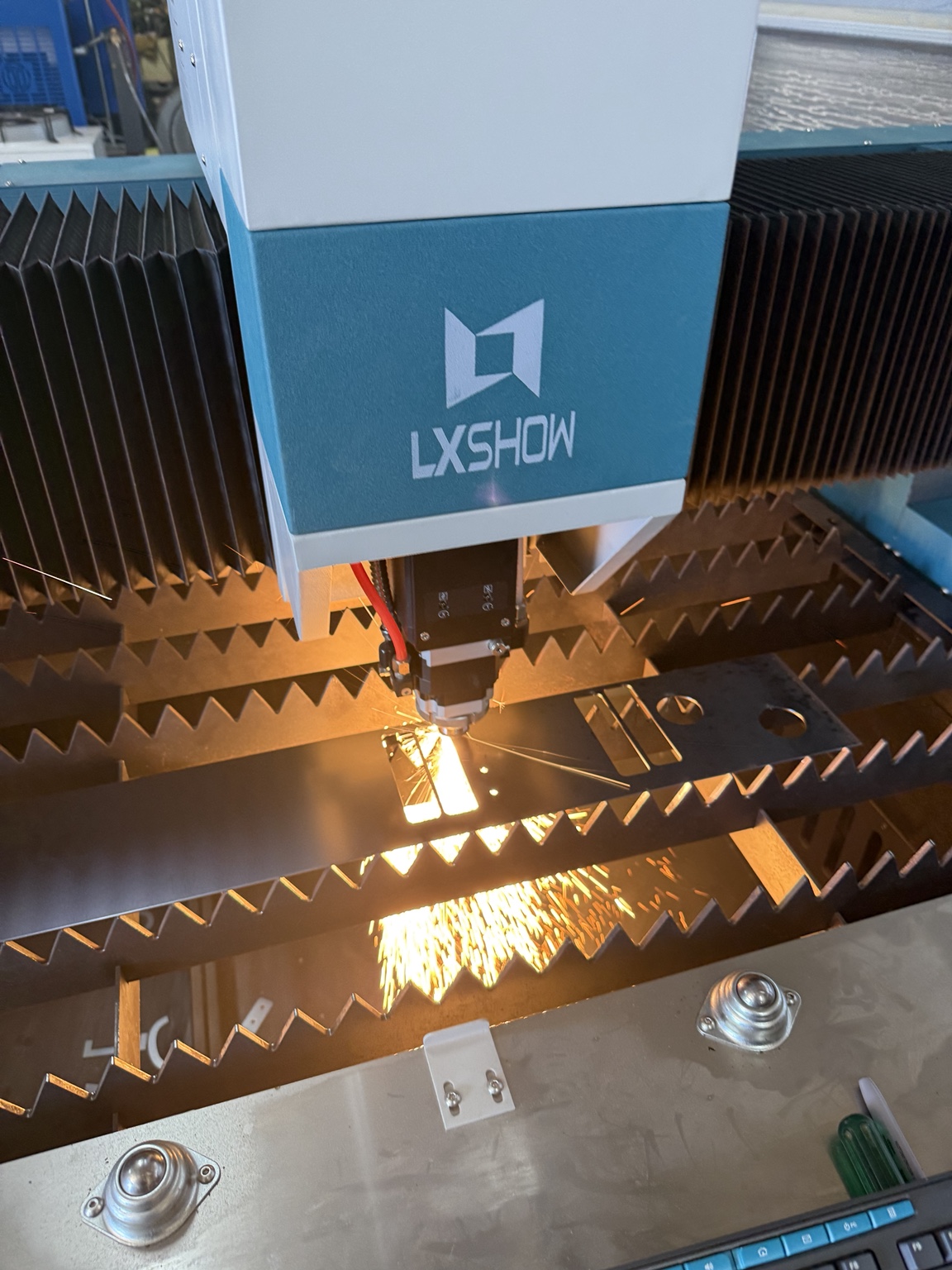 LXSHOW fibre laser cutting steel in the workshop
